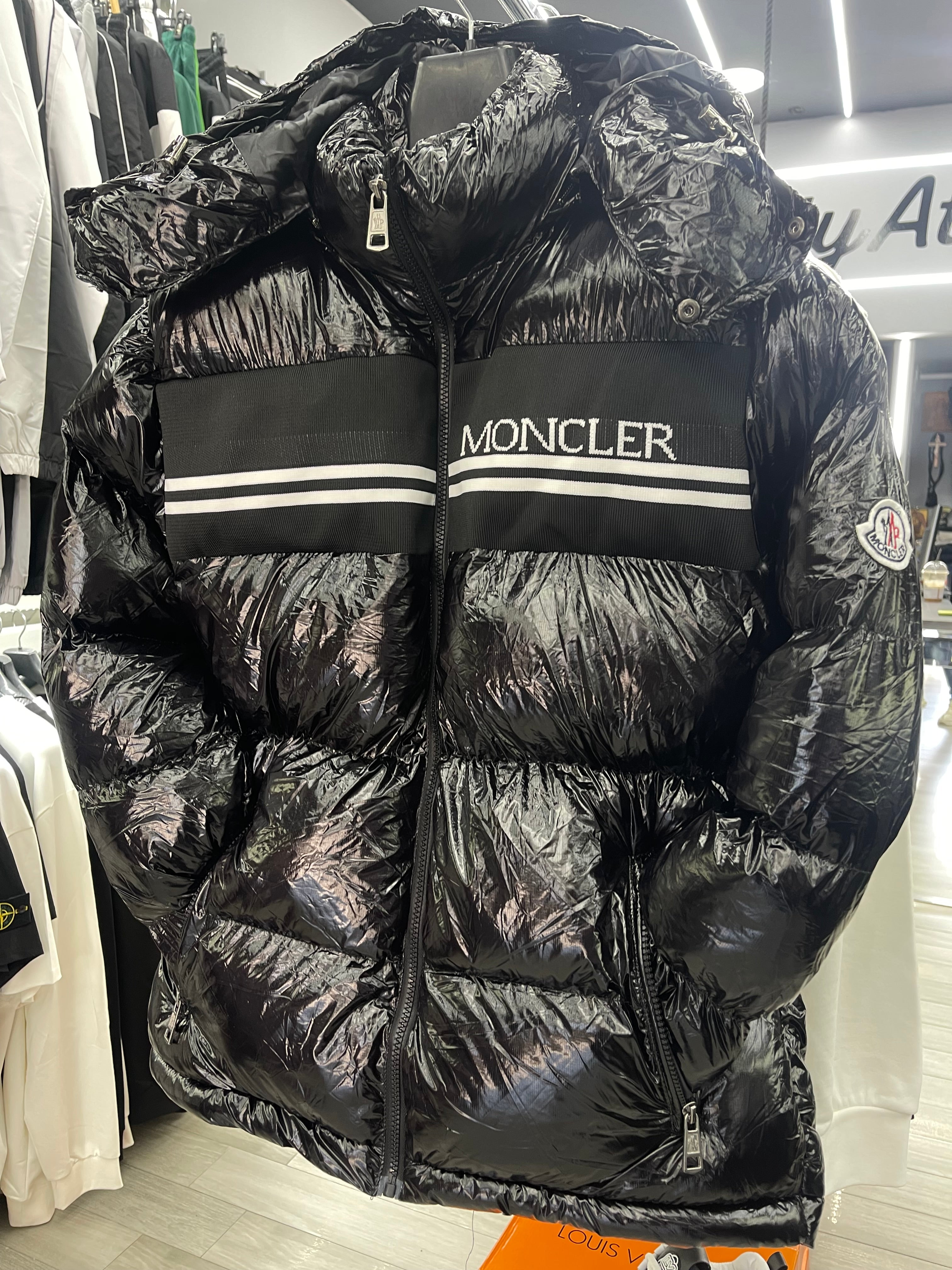 Moncler μπουφάν
