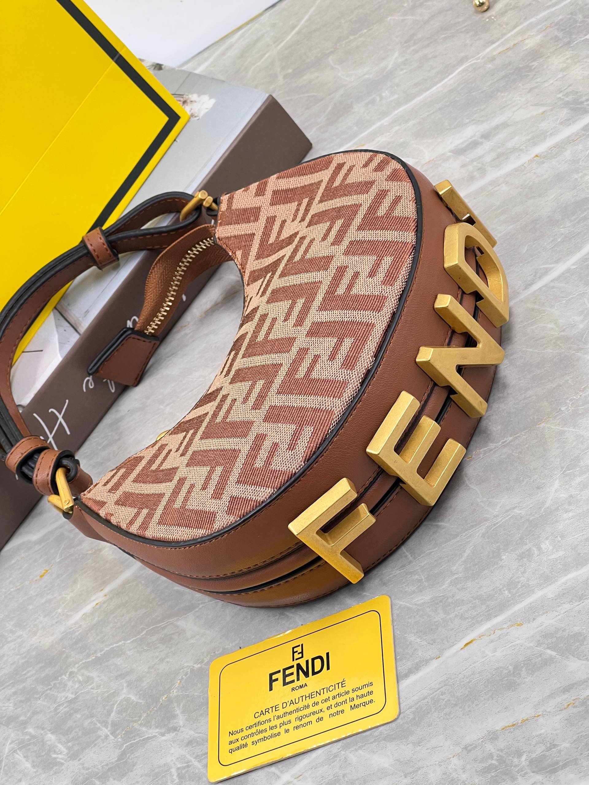 Fendi καφέ