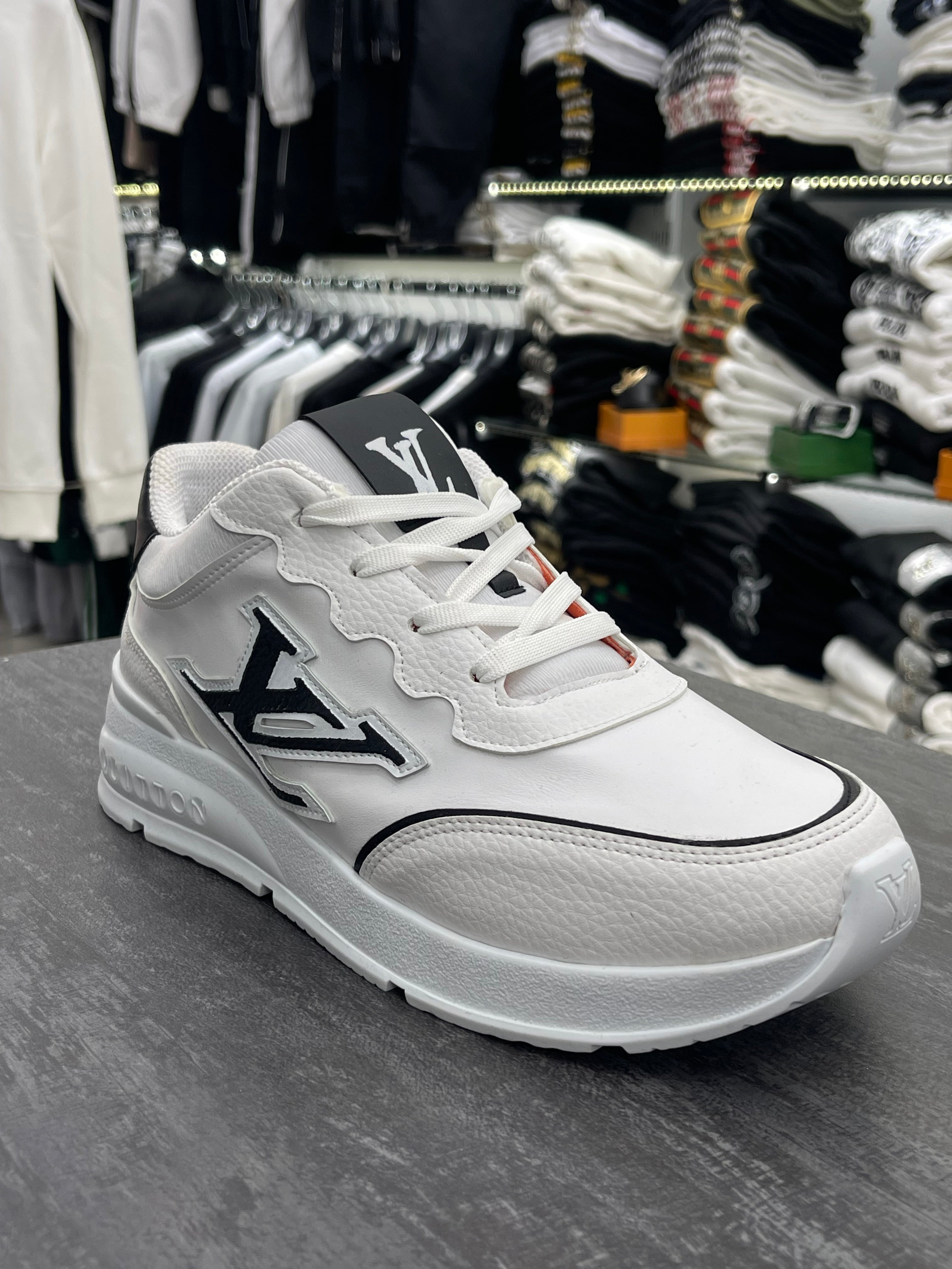 Louis Vuitton λευκό