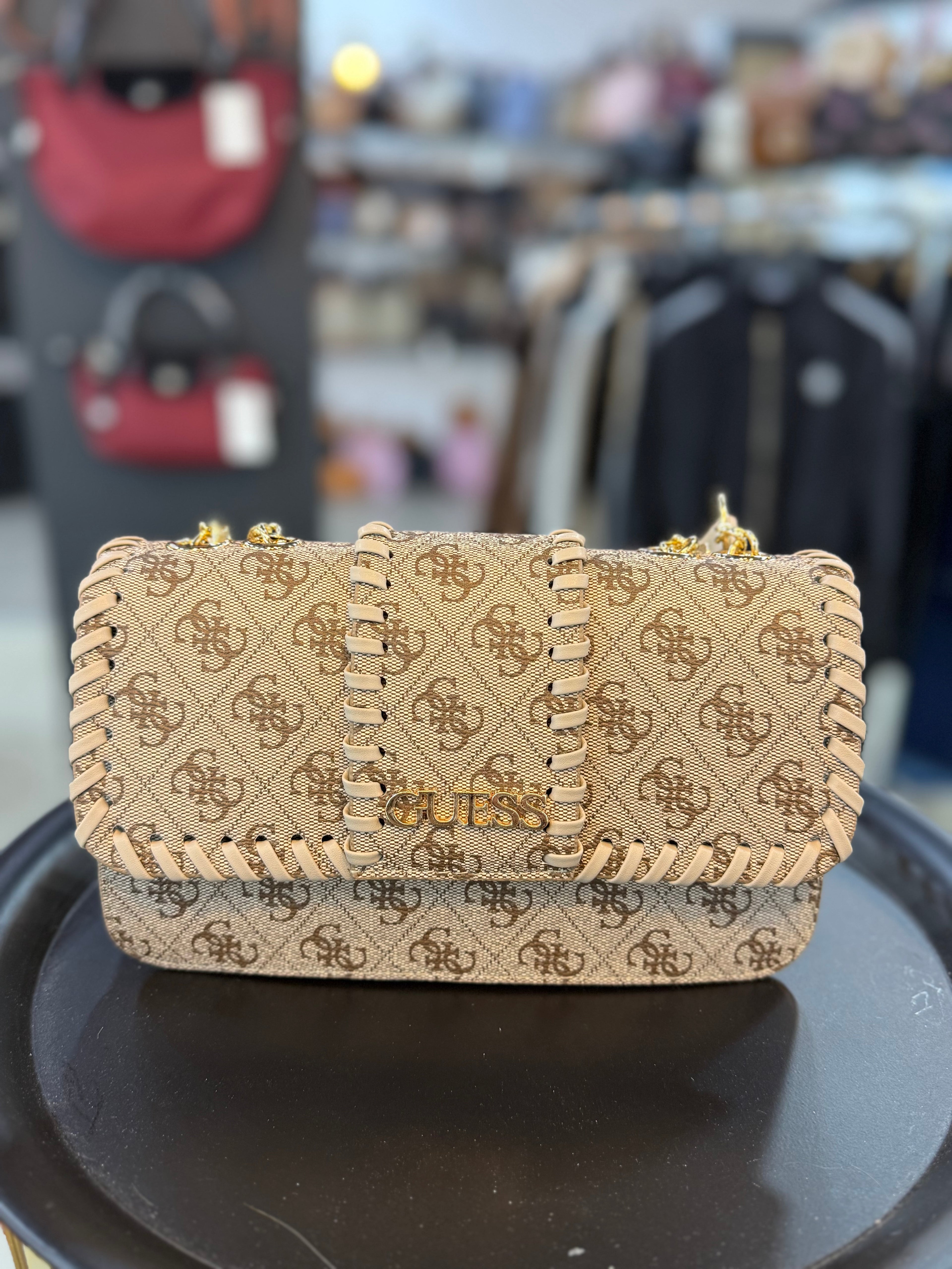 Guess μπεζ