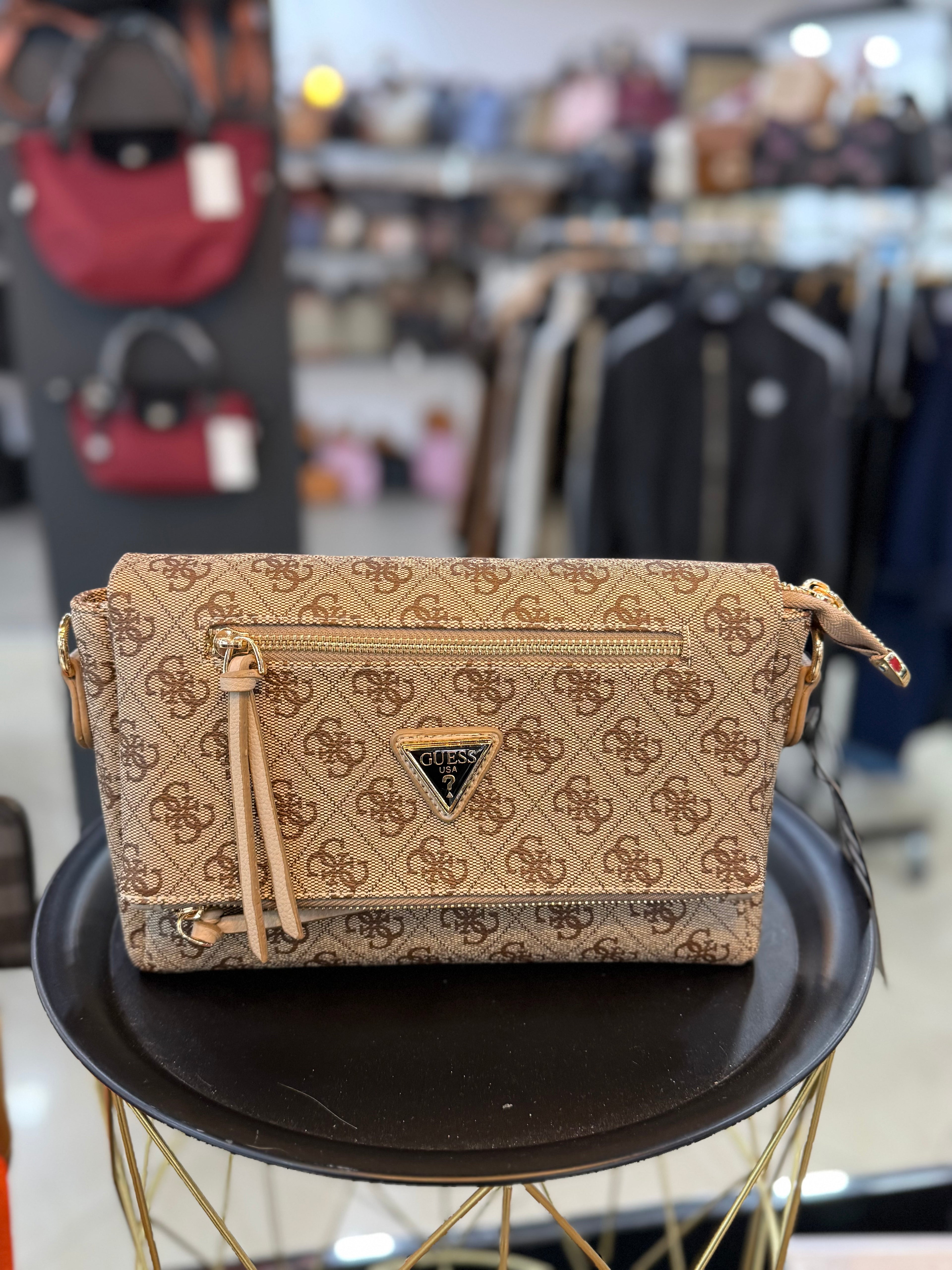 Guess μπεζ