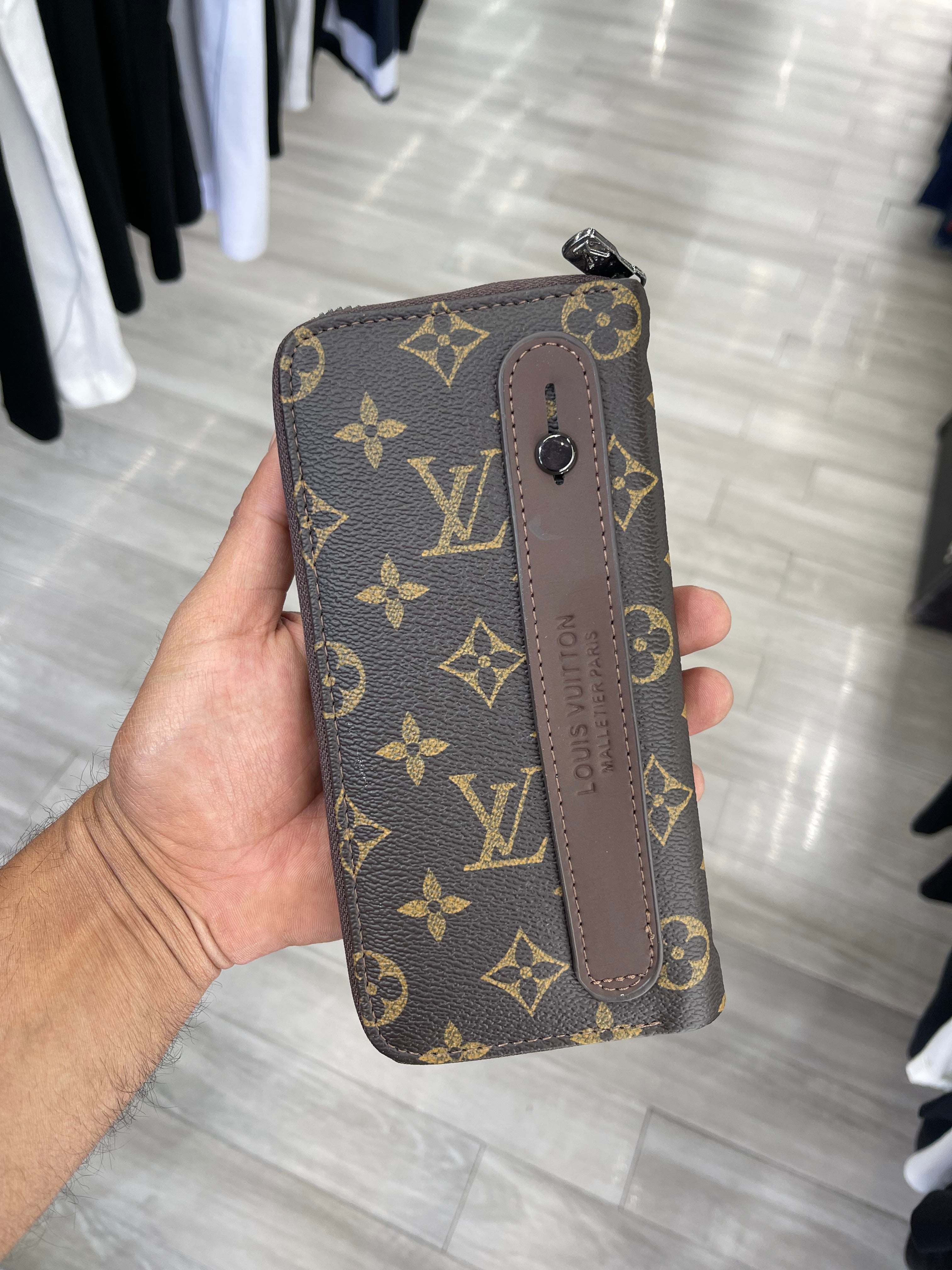 Πορτοφόλι Louis Vuitton