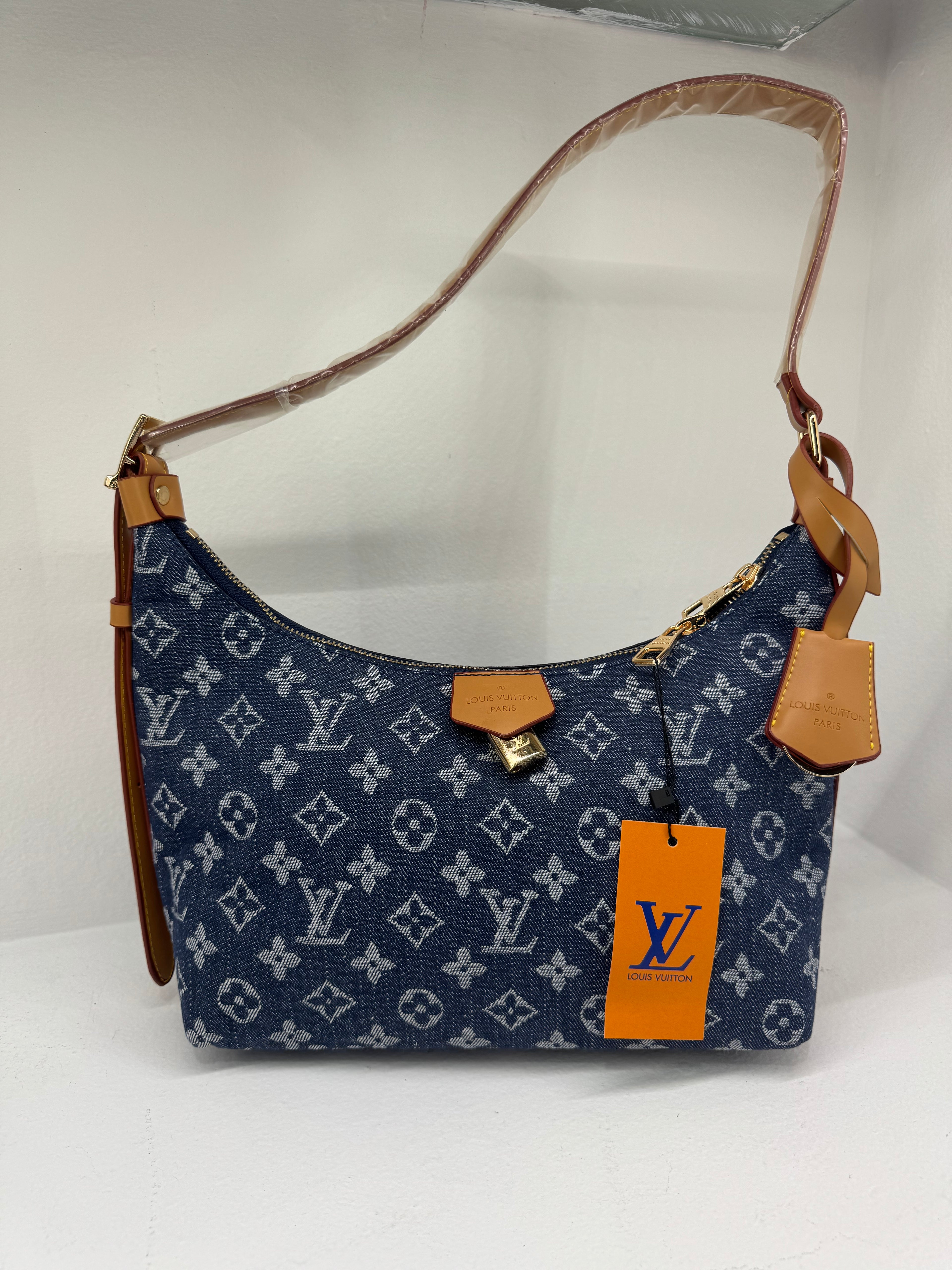 Τσάντα ώμου Louis Vuitton