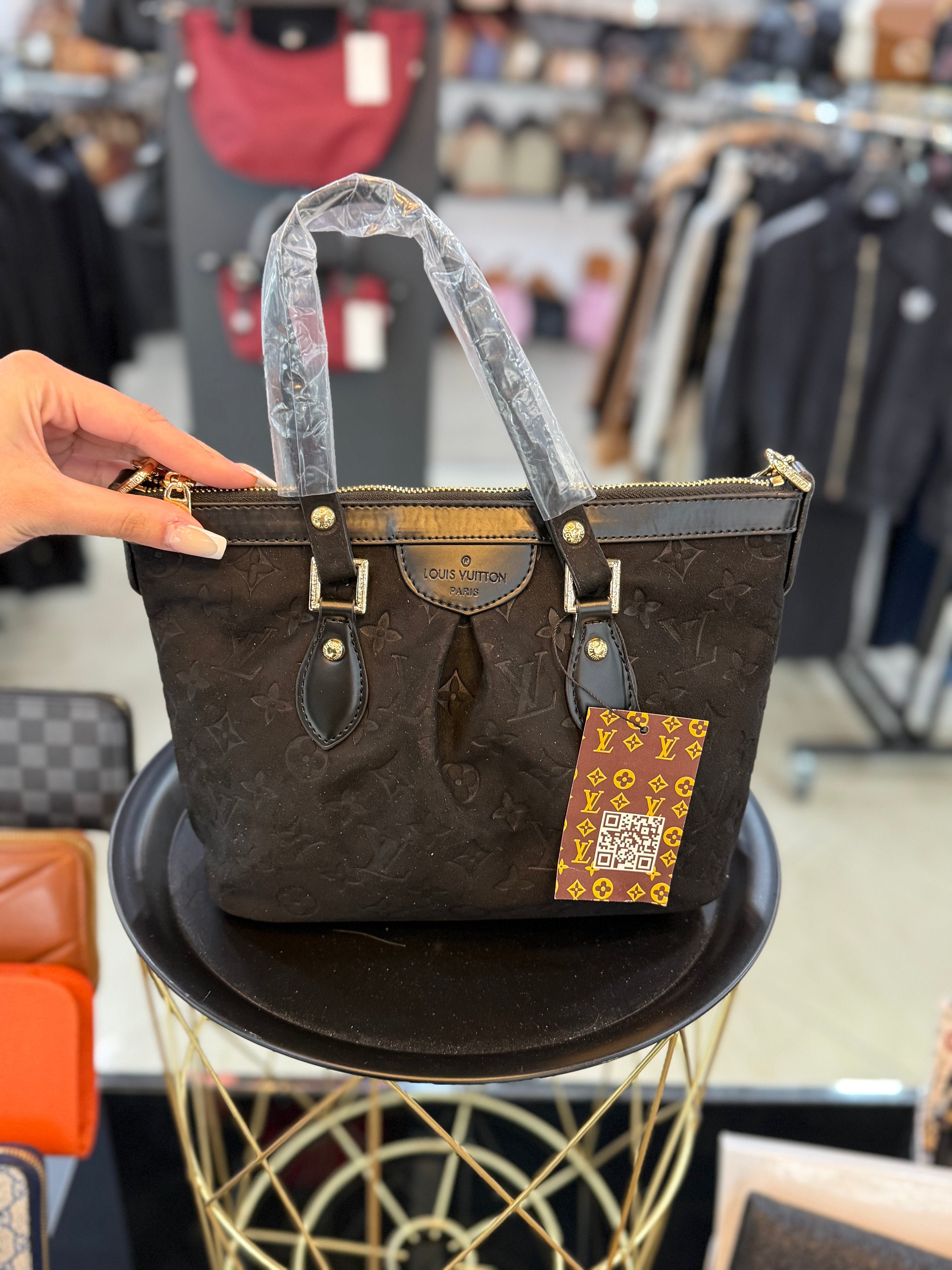 Louis Vuitton μαύρη