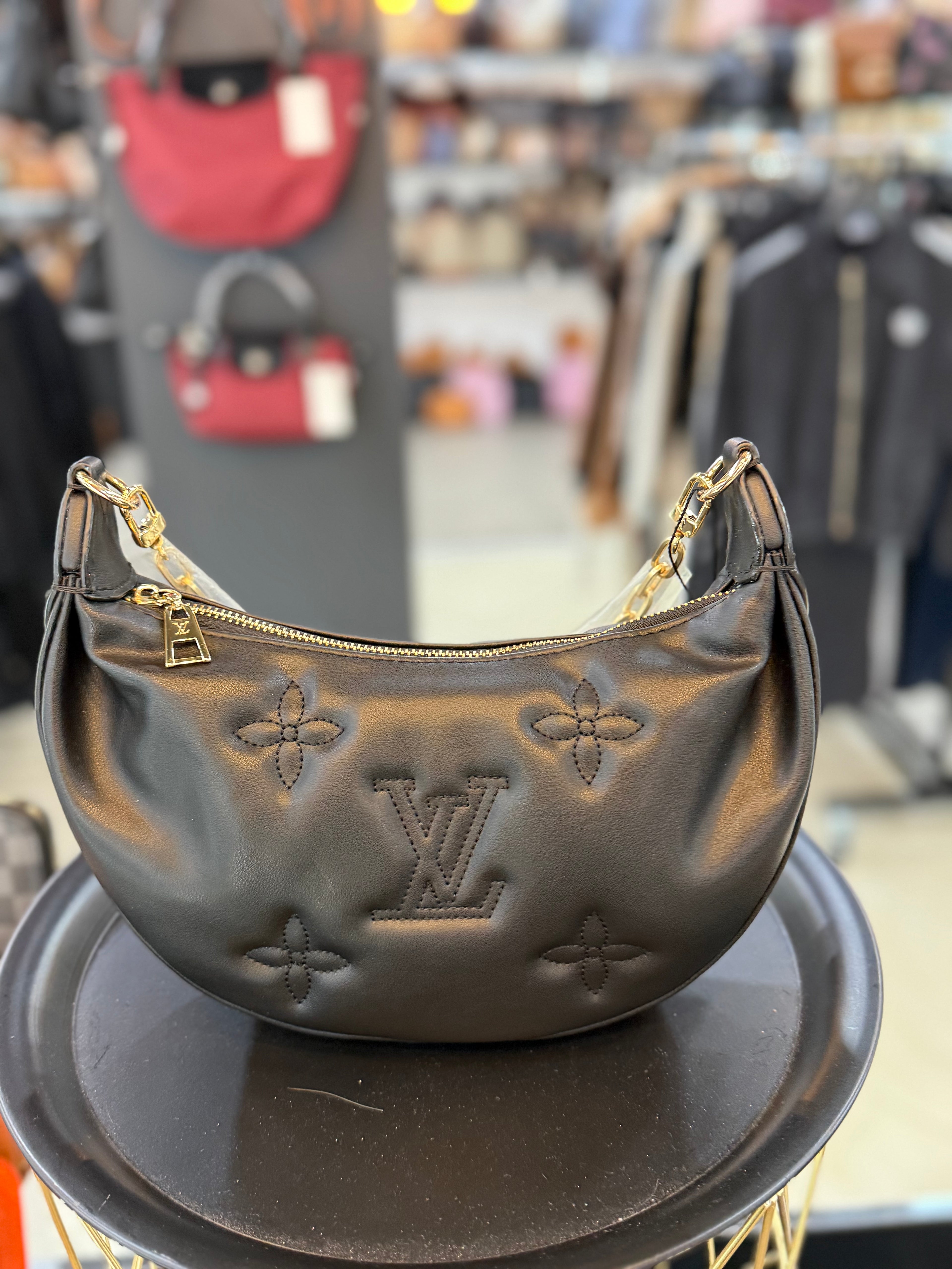 Louis Vuitton μαύρη