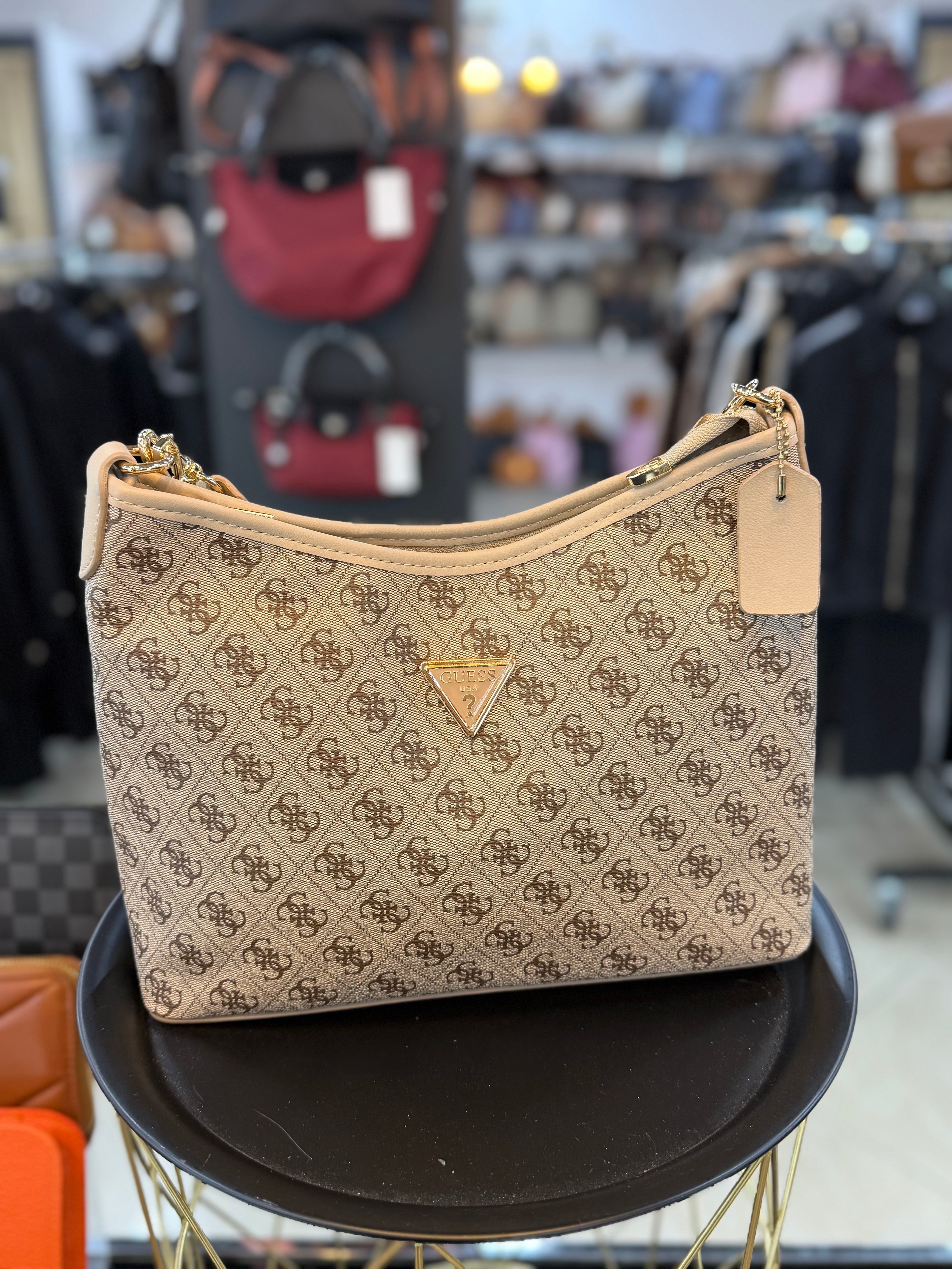 Guess μπεζ