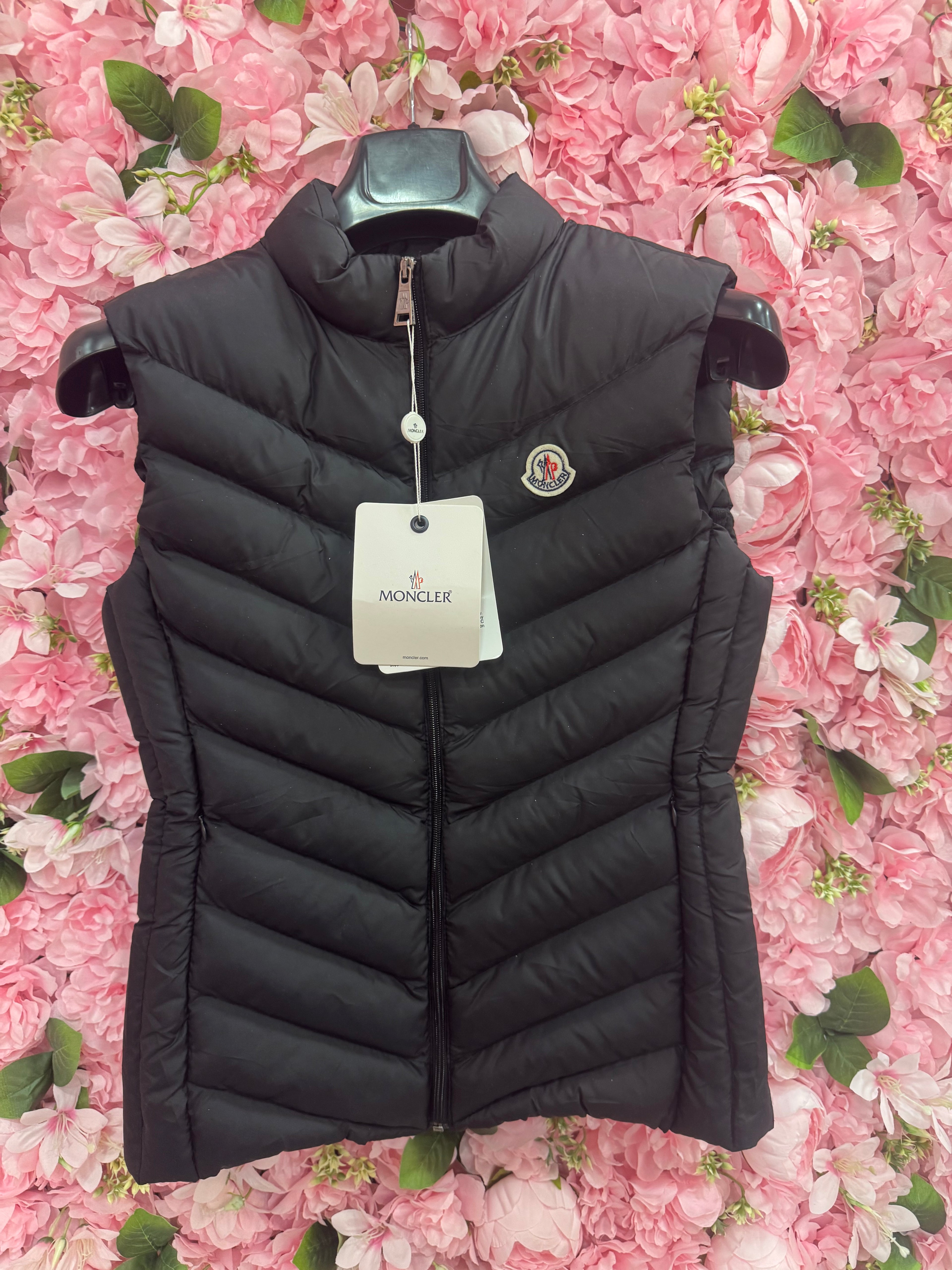 Moncler μαύρο