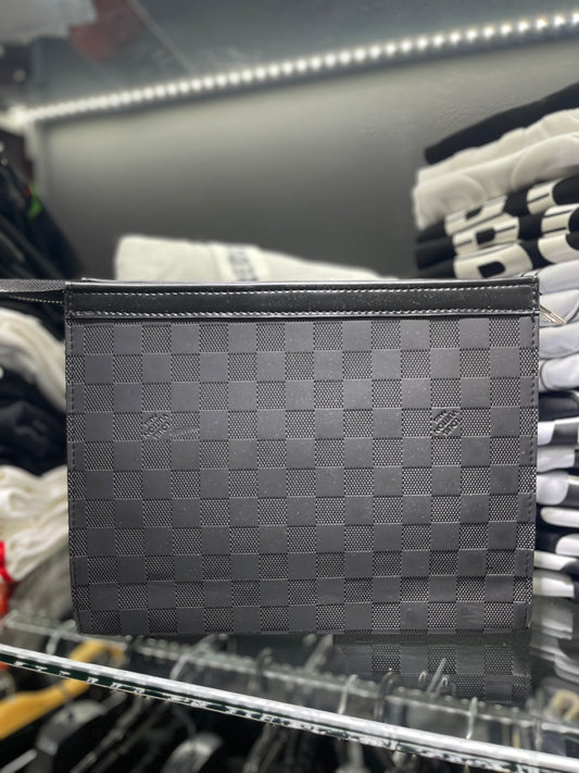 LOUIS VUITTON DAMIER BLACK