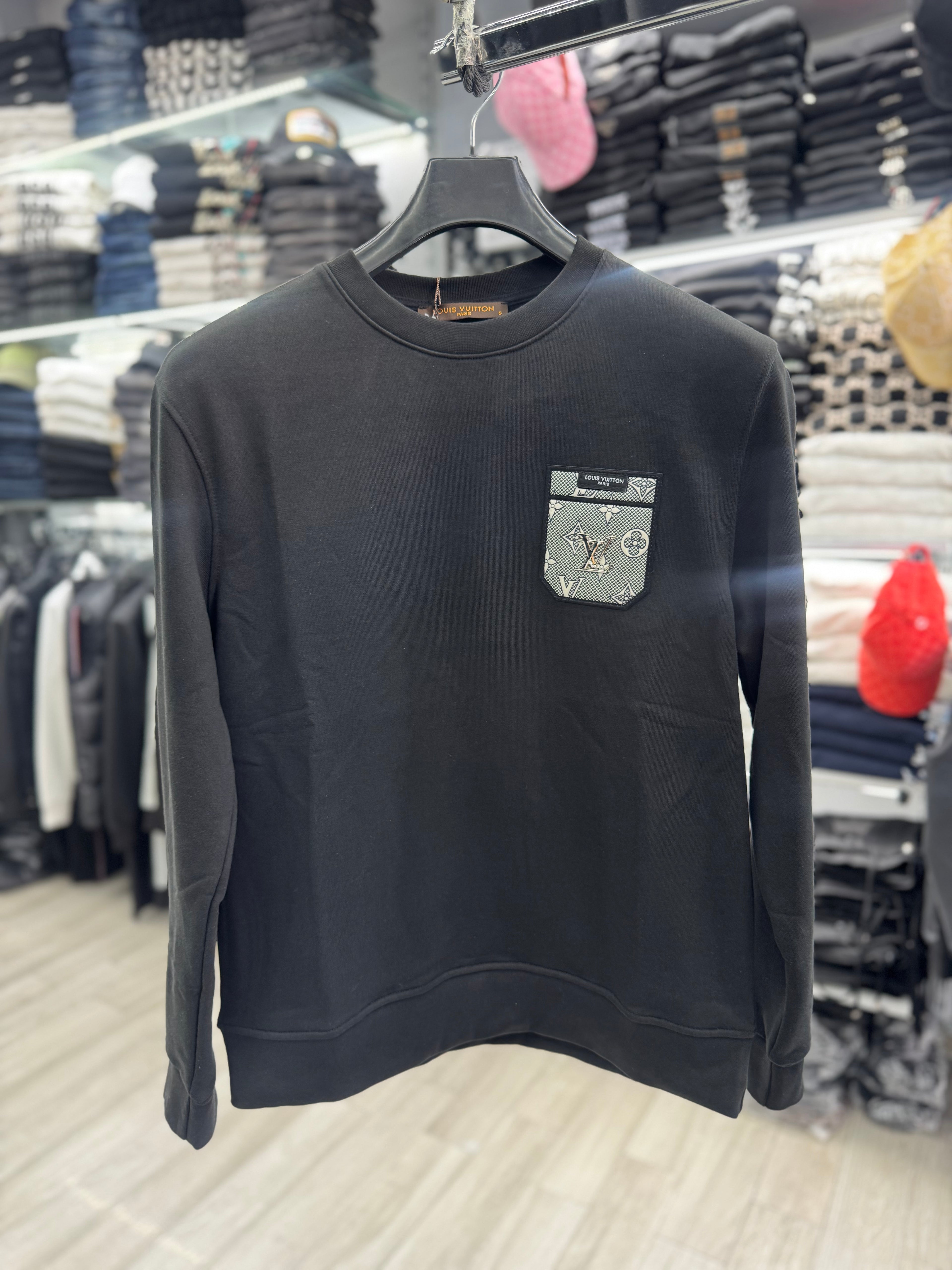 Louis Vuitton μαύρο