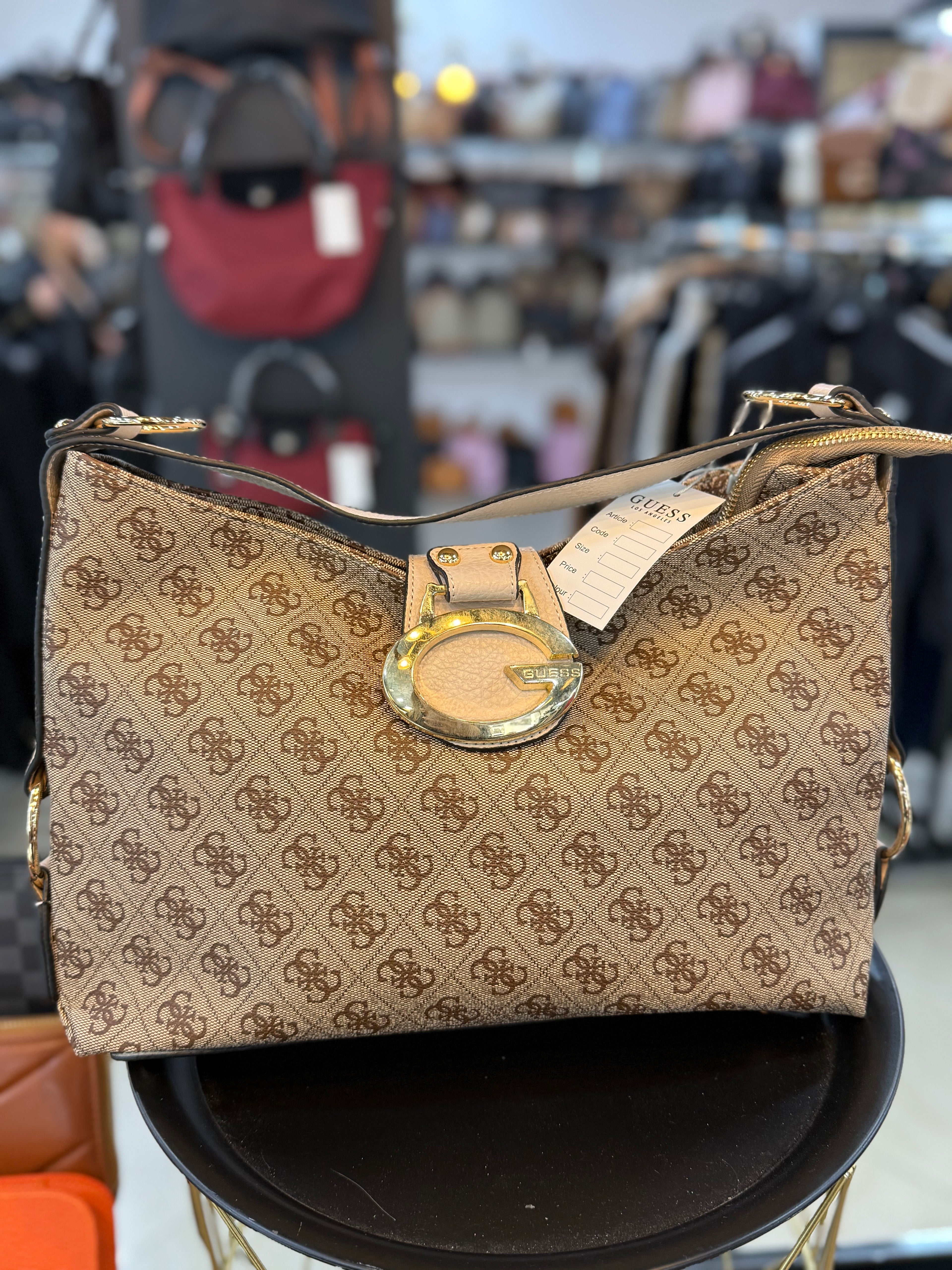 Guess μπεζ