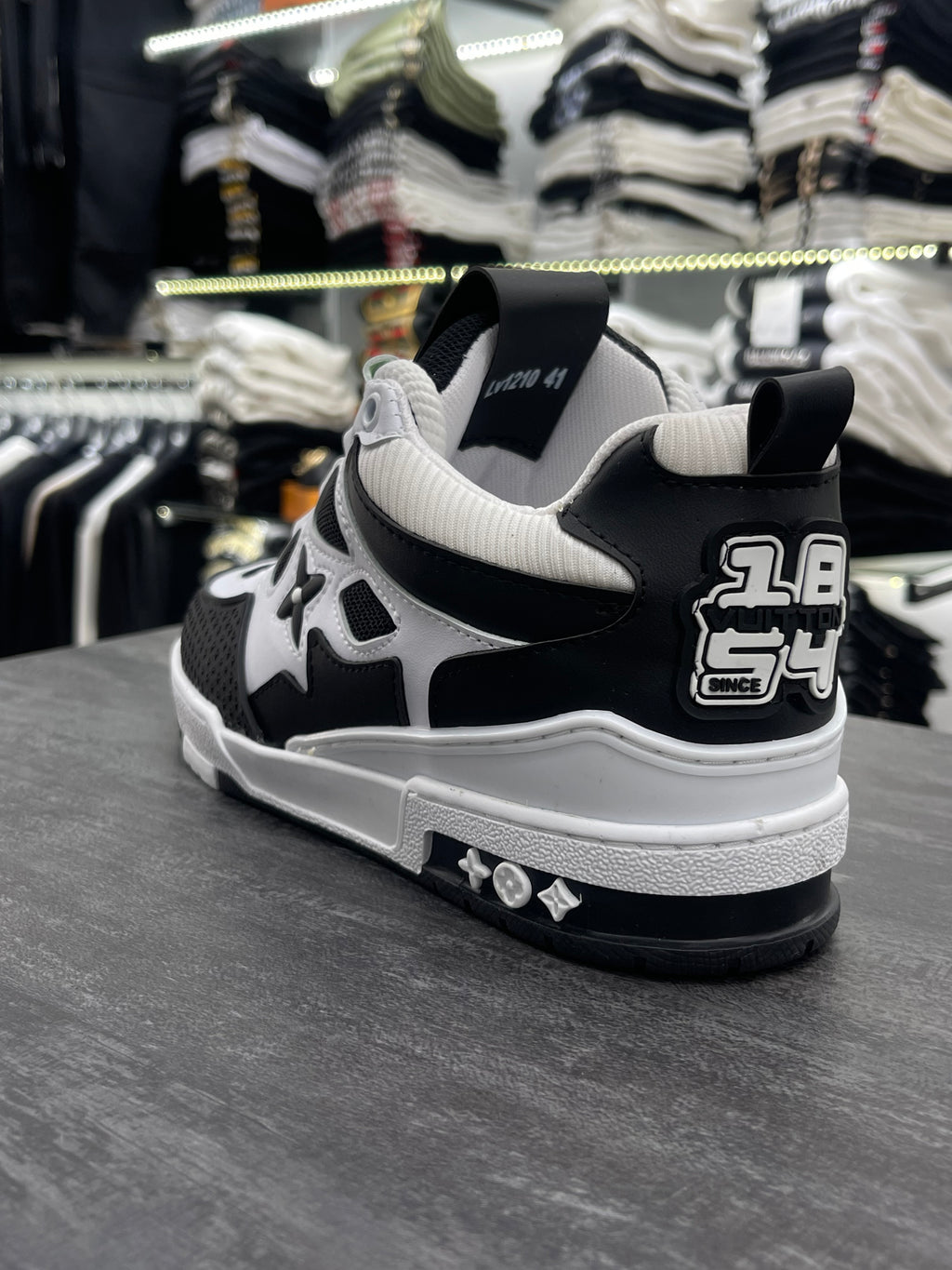 Louis Vuitton λευκό-μαύρο