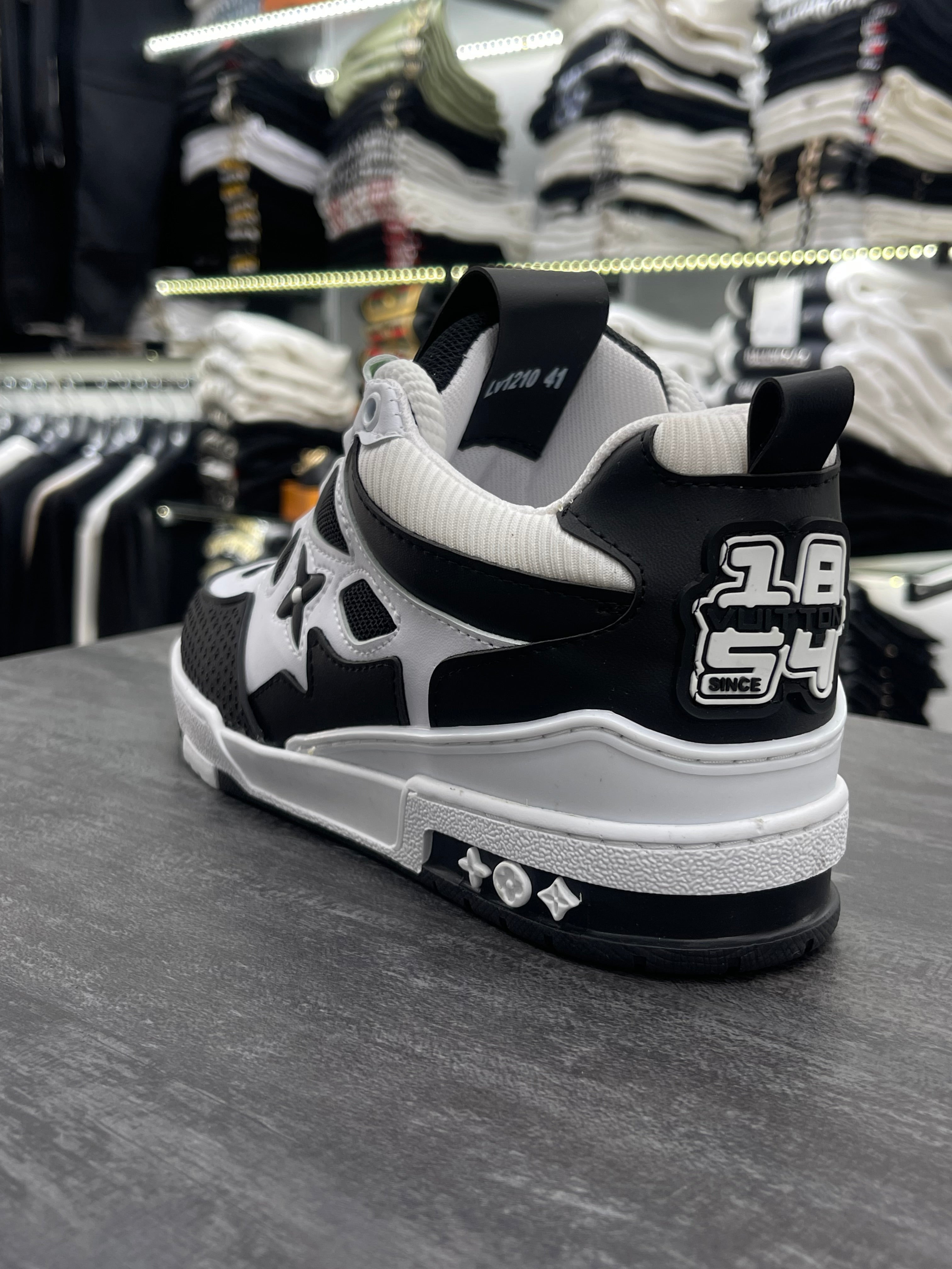 Louis Vuitton λευκό-μαύρο