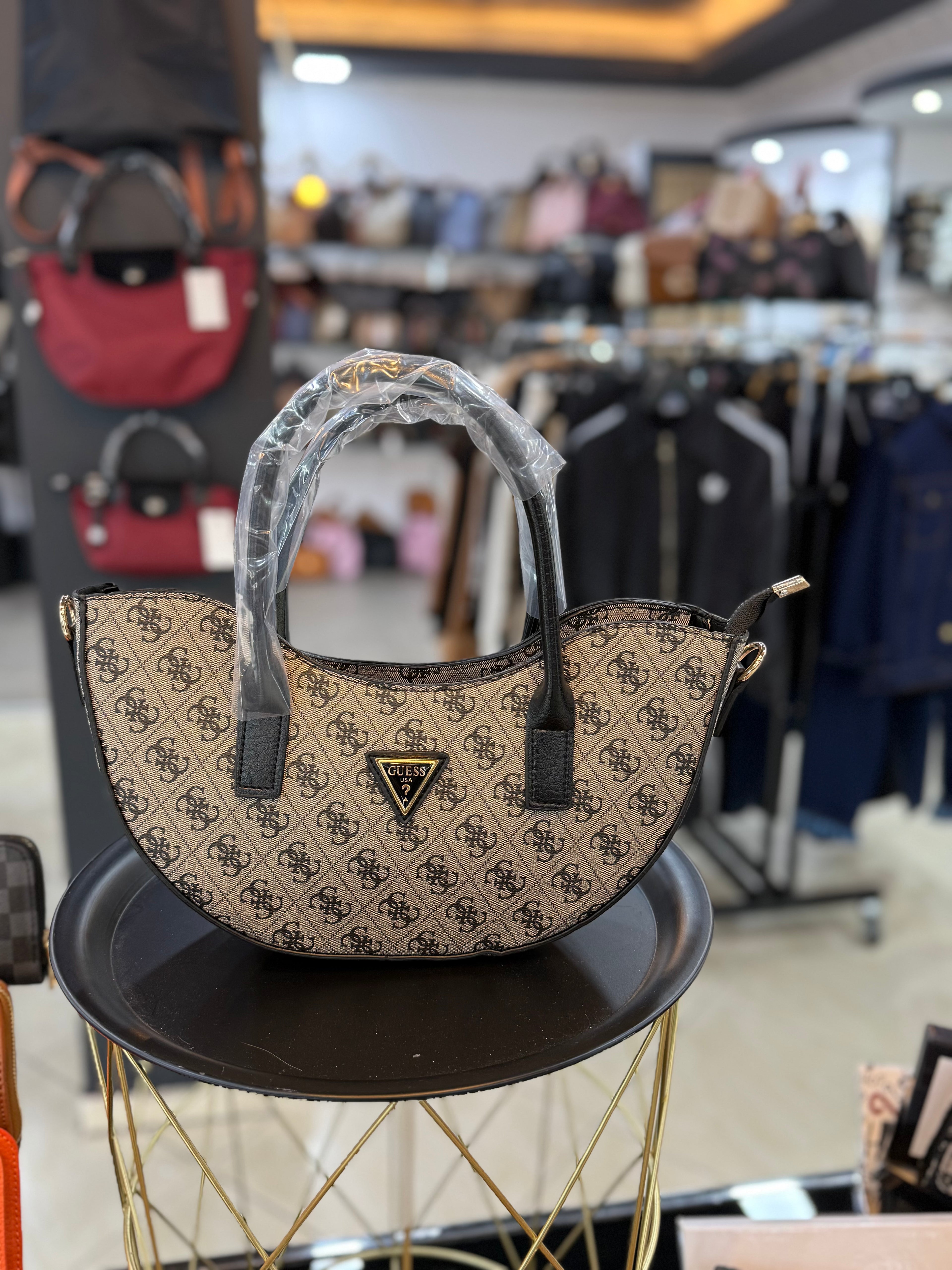 Guess μπεζ