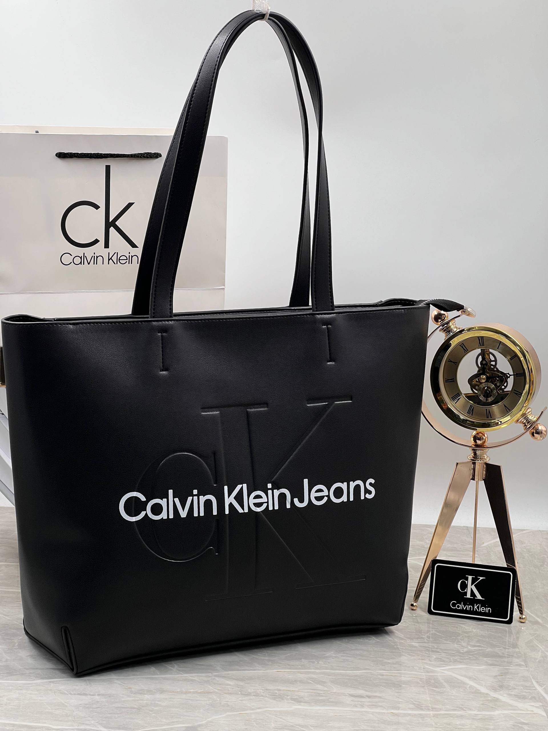 Calvin Klein μαύρη