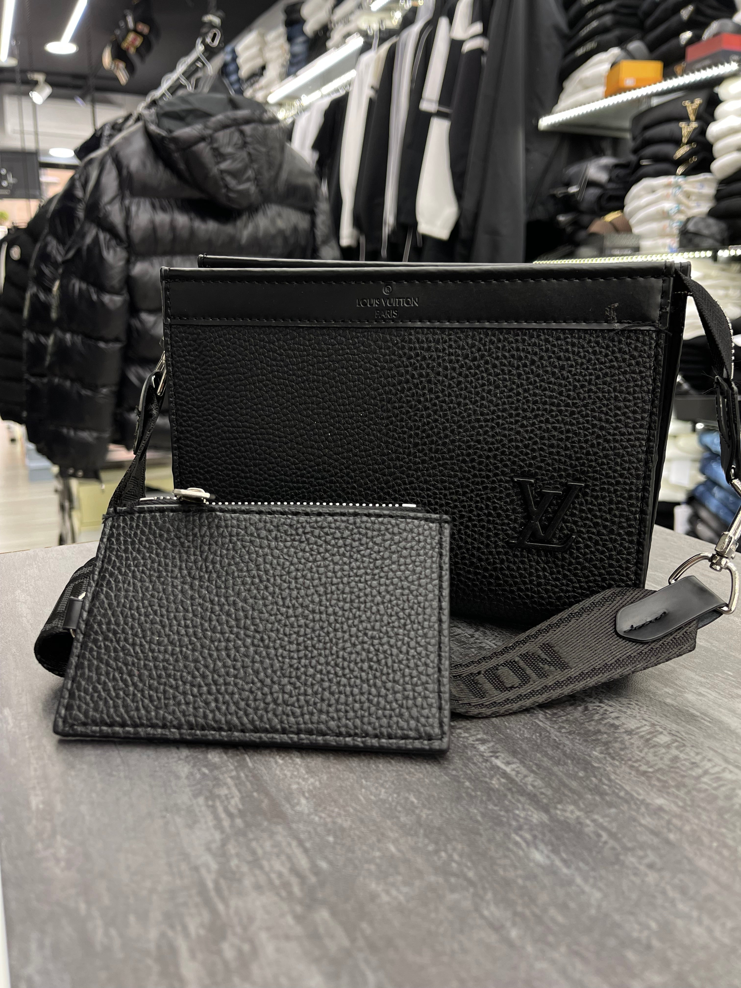 Louis Vuitton μαύρο
