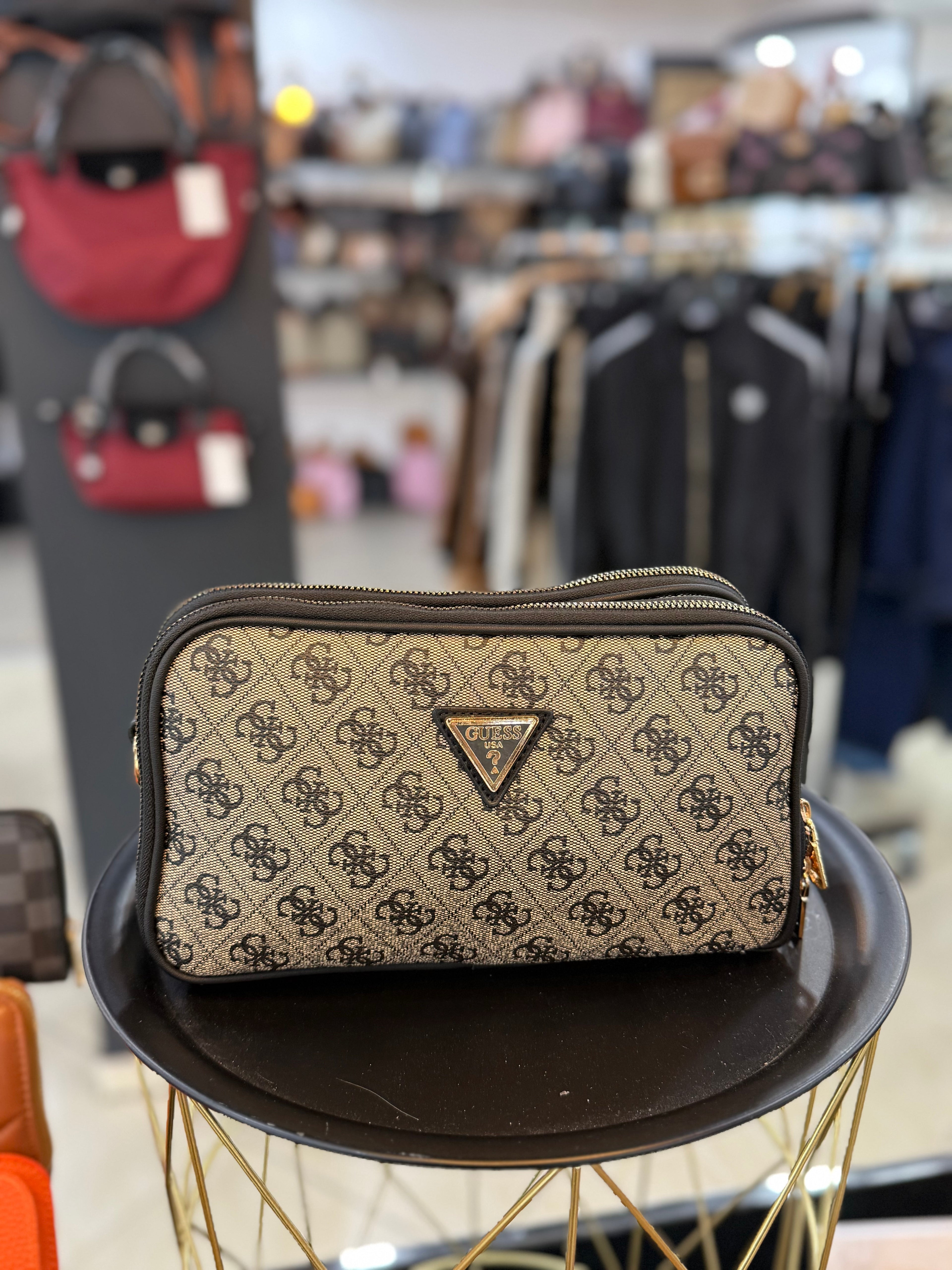 Guess μπεζ