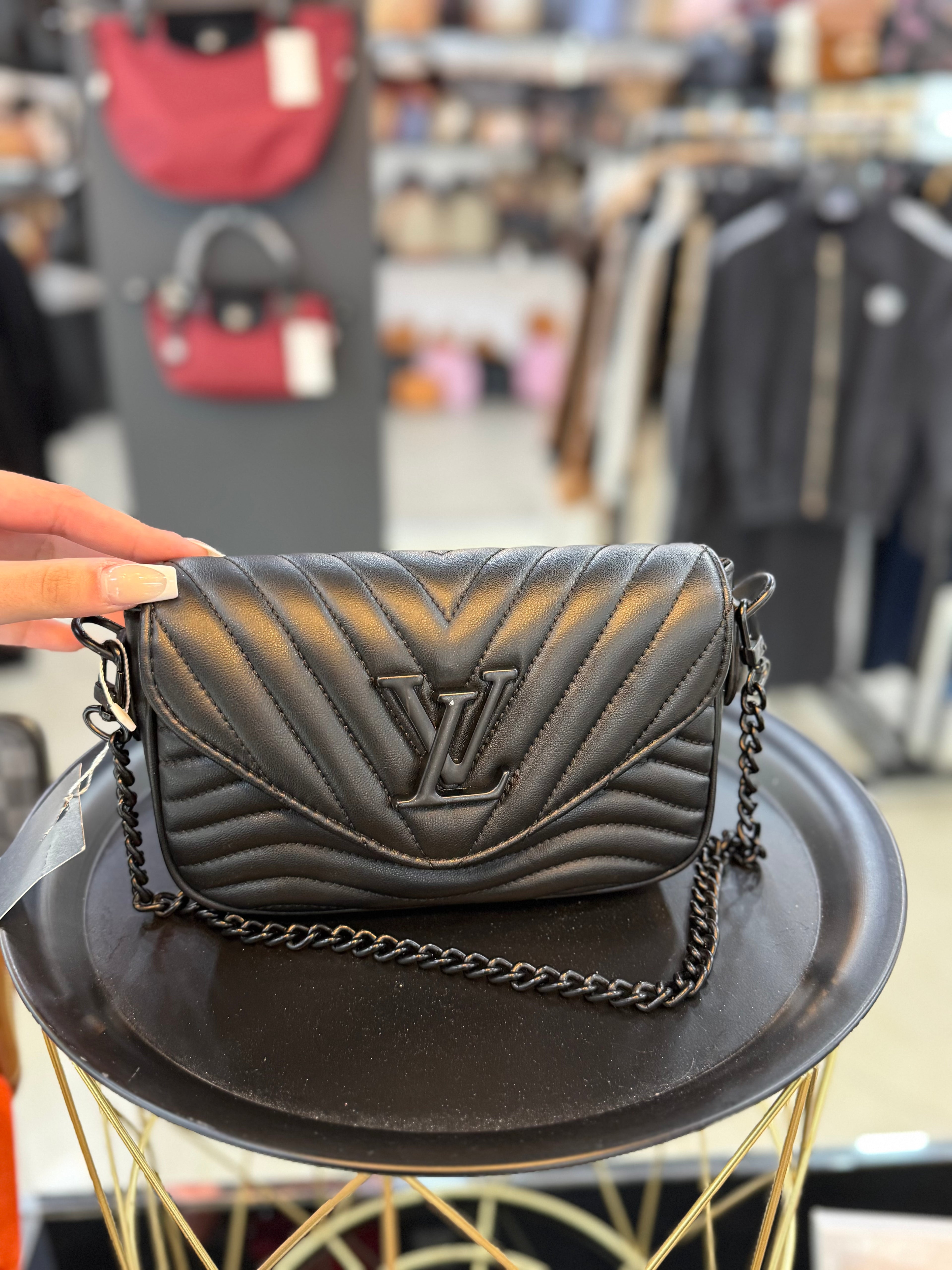 Louis Vuitton μαύρη