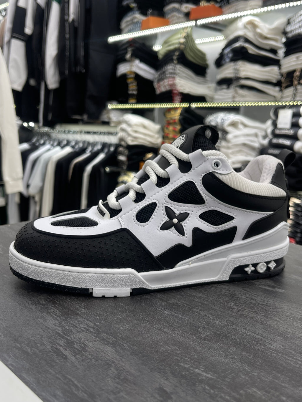 Louis Vuitton λευκό-μαύρο