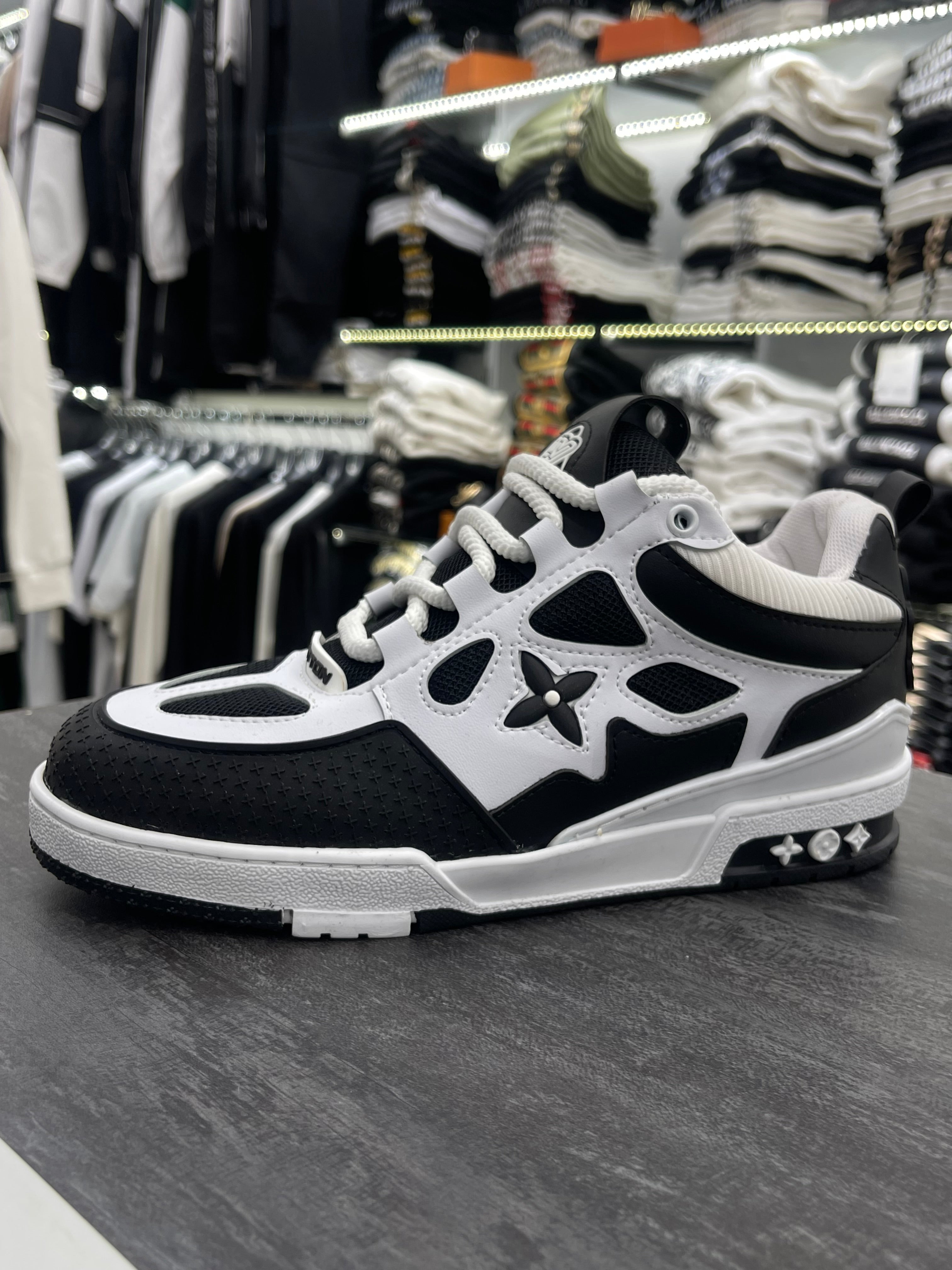 Louis Vuitton λευκό-μαύρο