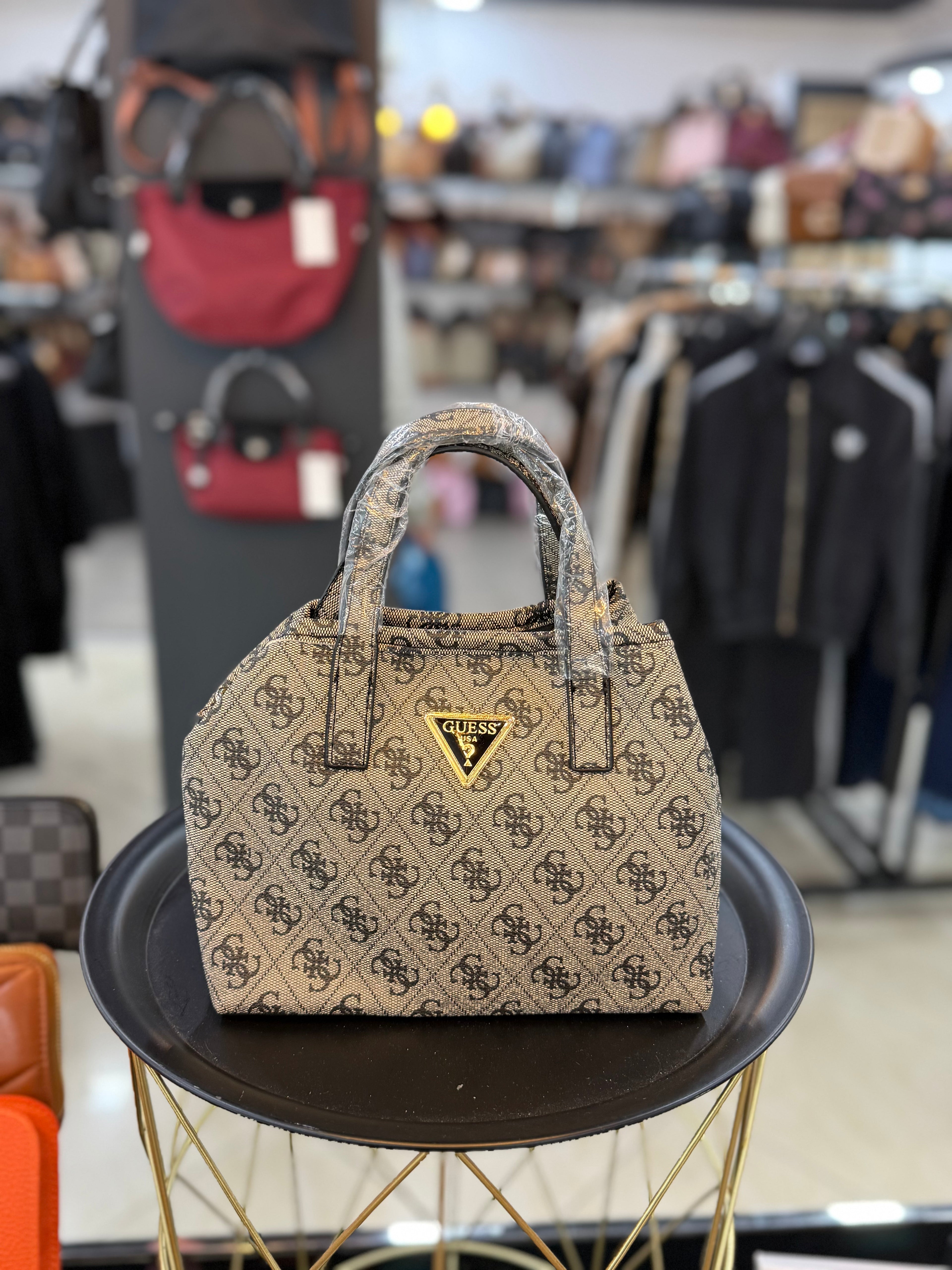 Guess μπεζ